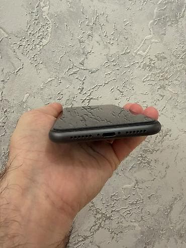 iphone 17 e: IPhone 11, 64 GB, Qara, Face ID — 5