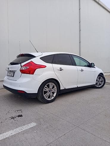 kia ceed oluxana: Ford Focus: 1.6 l | 2014 il 83000 km Sedan — 3