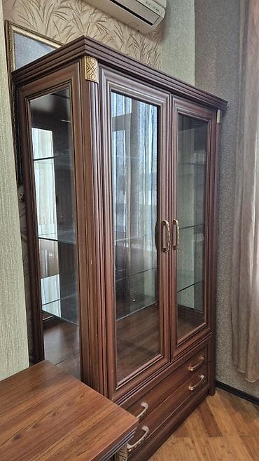 gül: Klassik üslubda qonaq otağı üçün vitrin və TV altlığı dəsti. - — 3