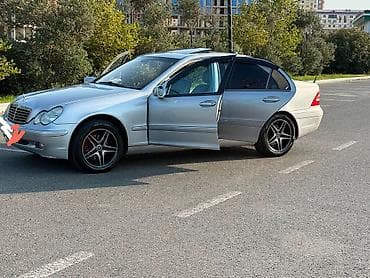 mersedes starter: Mercedes-Benz C240 sedan təqdim olunur. Avtomobil klassik W203 — 4