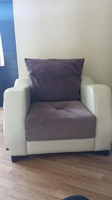 oturaca: Klassik üslubda dəst: 3 nəfərlik divan + 1 nəfərlik bərabər dizaynda — 3