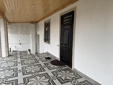 tarqovuda ev satilir: 4 otaqlı, 120 kv. m, Yeni təmirli — 2