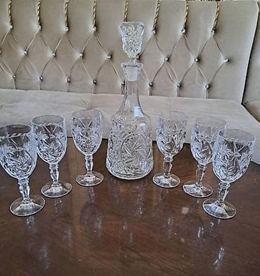 icki: Kəsimli kristal süfrə dəsti - Komplekt: 1 ədəd qapaqlı qrafın + 6 — 1
