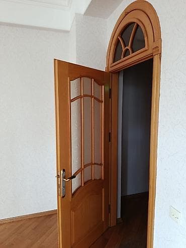 Fıstıq ağacından Taxta iç qapı (şüşəli)– tağlı üstlü vitraj — 2