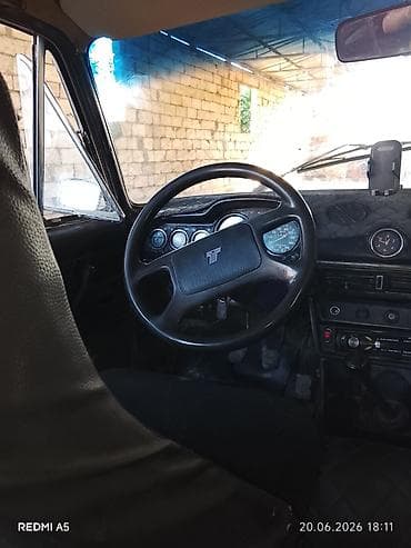 Model: VAZ 2106 (Jiguli) Kuzov: sedan, bej rəng Sürətlər qutusu — 3