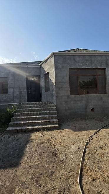 midada satilan evler: 5 otaqlı, 145 kv. m, Təmirsiz — 2