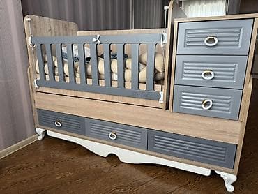 Beşiklər: Oğlan və qız üçün, Dördbucaq, Beşik, Dəstsiz, Matrassız, Yellənmə mexanizm ilə — 1