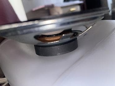 playstation 4 oyunlar: 4 düymlük (təxminən 10 sm) kvadrat montajlı dinamik və ayrıca kiçik — 3