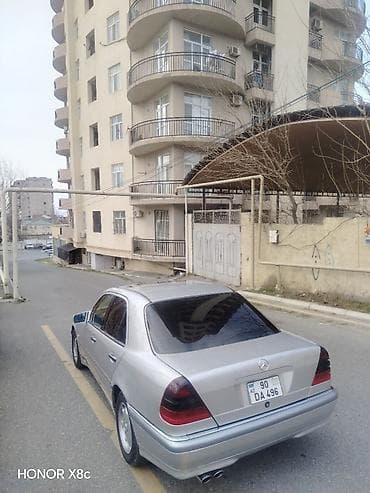 Mercedes-Benz S-Class: 2.4 l | 1997 il Sedan — 4