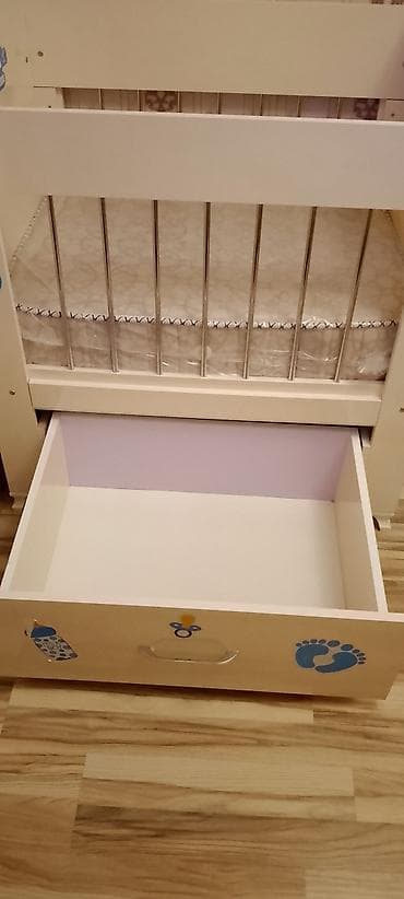 lovhe: Uşaq beşiyi – ağ krem rəngdə, mavi naxışlı - Material: ağac lövhə — 1