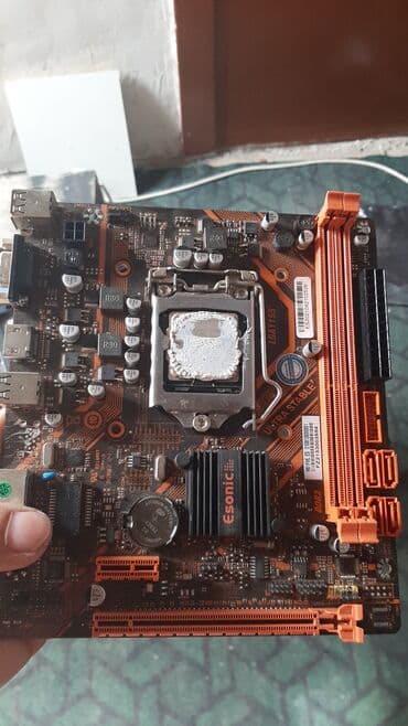 komputer satisi: I3 2th
4 ram
gt 630 2gb 
60 azn 

plata cpu ram video kart satılır — 2