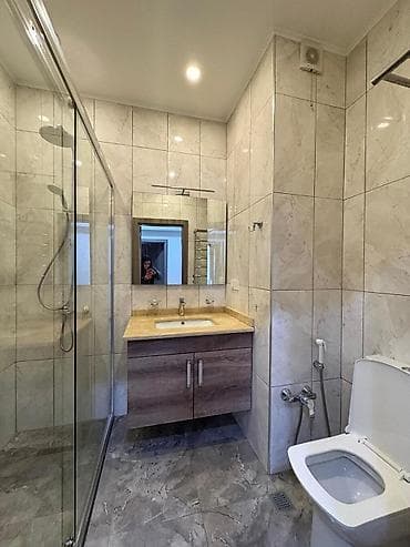 Mənzillər: İcarəyə verilir 4 otaqlı yeni tikili 165 m², Ağ şəhər q. Kateqoriya — 5