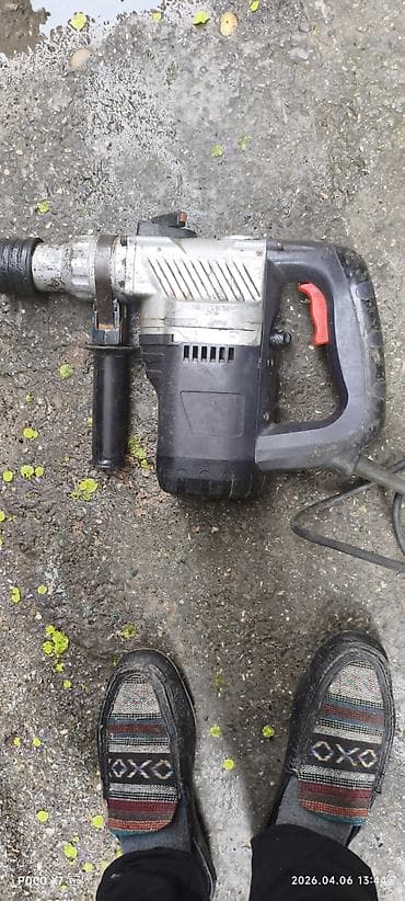 Güclü elektrikli perforator/qırıcı çəkic - Beton, daş və kərpicdə