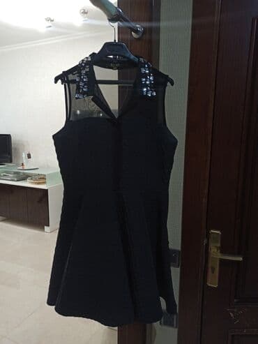 вечерние платья на новый год: Paltar qara, 38 razmer — 2