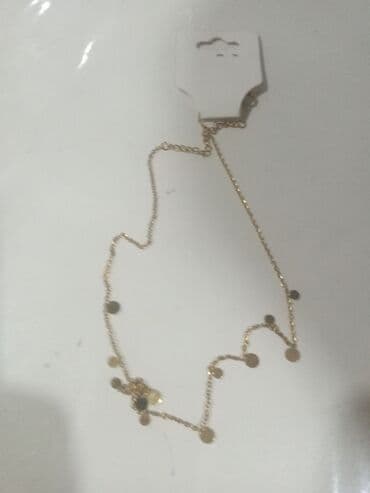 Zərgərlik dəsti – qızılı rəng aksesuarlar Tərkib: - Boyunbağı 1: incə