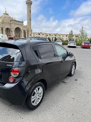 Chevrolet: Chevrolet Aveo: 1.4 л | 2013 г. 182601 км Хэтчбэк — 2