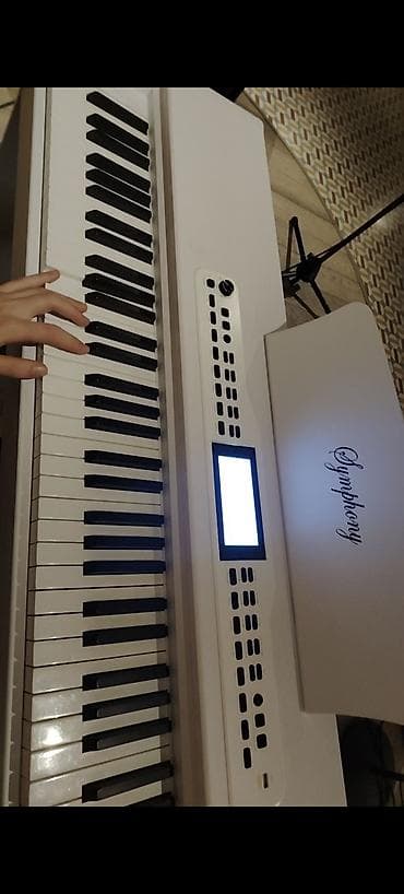 Piano muellimiyem. Səliqəli istifadə etmisem. 7.8 aydir almisam. 1 il — 3
