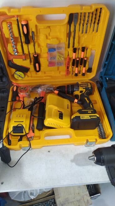 двери бу: Bu dəstə müxtəlif növ işlər üçün lazım olan alətlər, o cümlədən — 1