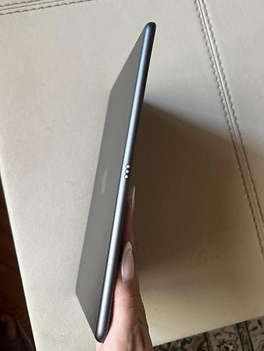 mini digital kamera: İşlənmiş Apple iPad 7 (2019), 10,2", 64 GB, Ünvandan götürmə — 7