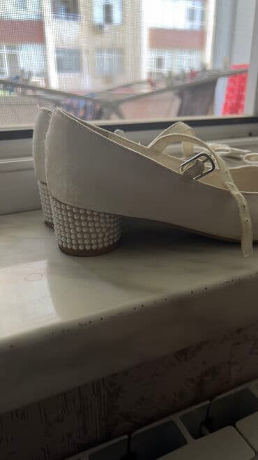 32 razmer: Платье в идеальном состоянии. Размер указан на 10 лет, но можно носить — 3