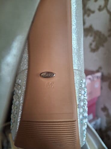 qadın ayaqabısı: 5 azn yenidir — 3