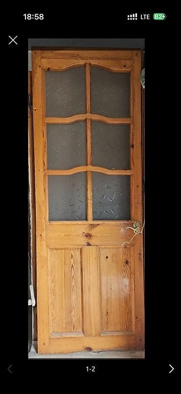 Taxta şüşəli qapı - Material: təbii ağac (taxta karkas və panellər) -