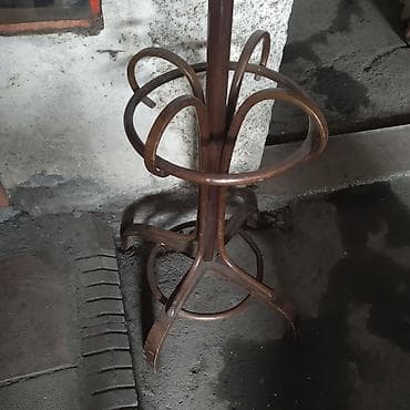 taxta kesen misar: Asılqan paltar askısı (floor-standing) - Material: tam taxta — 3