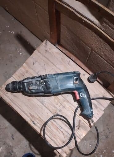 Perforator Güclü zərbə mexanizmi: beton, kərpic və daşda dəlik açmaq