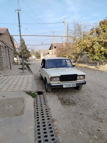 gence traktor zavodunda traktorlarin qiymeti: Avtomobil: Lada 2107 (sedan) Rəng: Açıq bej/ivory Dövlət nömrə nişanı — 3