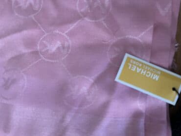 Cinslər: Məhsul: Michael Kors şərf - Rəng: Açıq çəhrayı - Naxış: Bütün səthdə — 1