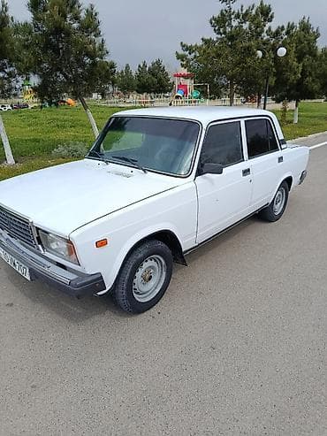 prado sukan: VAZ 2107, ağ rəng, sedan kuzov. Klassik dizaynlı 4 qapı — 10