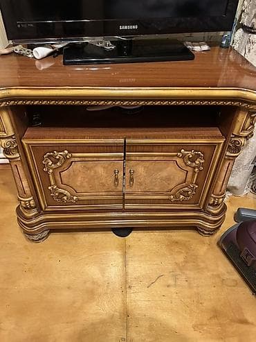 İşlənmiş, Düz TV altlığı, Polkalı, Taxtalı lalafo.az -da İşlənmiş, Düz TV altlığı, Polkalı, Taxtalı