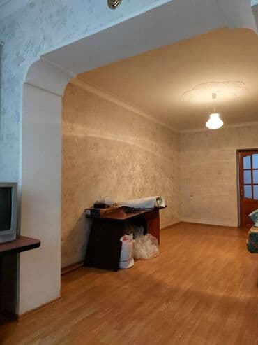 sumqayıtda 1 otaqlı evlərin qiyməti: Bakı, 4 otaqlı, Köhnə tikili, 100 kv. m — 8