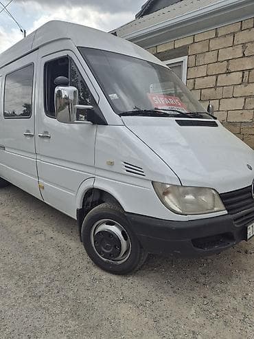 disk teker merkezi: Yükdaşıma üçün geniş həcmli ağ rəngli Mercedes Sprinter tipli furqon — 1