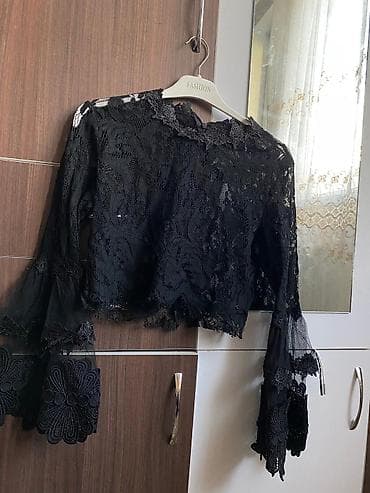 Qara krujeva bluz - Material: sıx naxışlı krujeva və nazik tül
