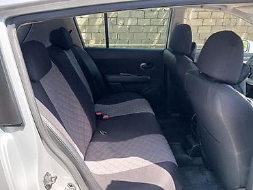 Nissan Tiida hatchback, gümüşü rəng. - Kuzov: 5 qapılı hatchback — 9