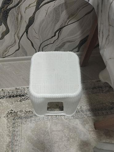 mətbəxt divani: Mətbəx üçün, İşlənmiş, Açılmayan, Kvadrat masa, 2 stul — 1