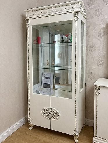 белая мебель в стиле прованс: Стеклянная витрина-шкаф — 2
