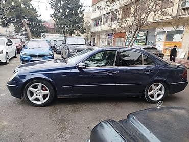 merse: Mercedes-Benz E‑Sinfi sedan (W211 kuzov), tünd mavi rəng. 2.7 cdi — 7