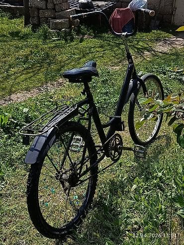 велосипед 18 дюймов: 24-lük qara rəngli şəhər velosipedi. Velosipedin qara rəngli — 2