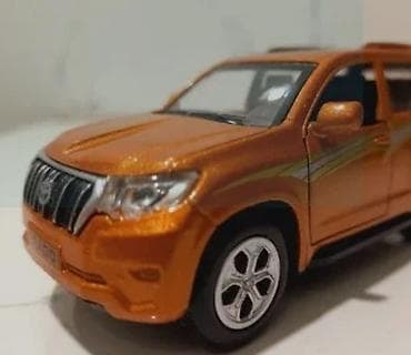 qedim pullar aliram: Metalik narıncı rəngdə Land Cruiser Prado mini model avtomobil — 2