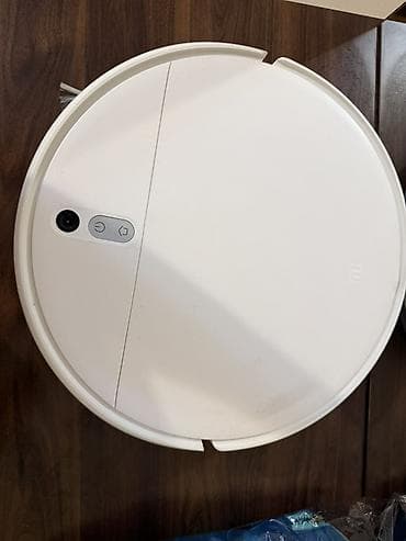 panel radiator: Robot tozsoran-döşəmə yuyucu - Dairəvi, ağ korpus, üst paneldə iki — 1