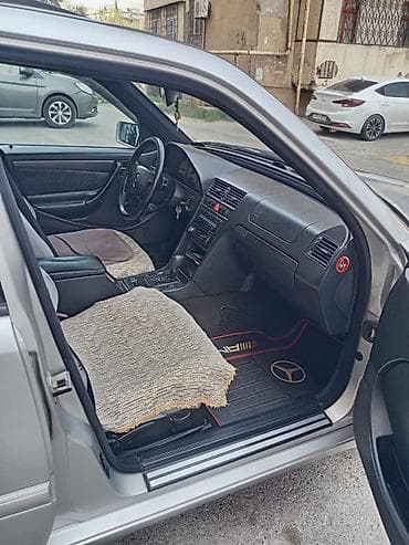 mercedes 2.4: Mercedes-Benz C 240: 2.4 l | 1998 il Sedan — 10