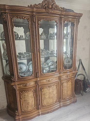 jurnali masa: Klassik üslubda qonaq otağı üçün mebel dəsti Tərkibi: - Böyük — 3