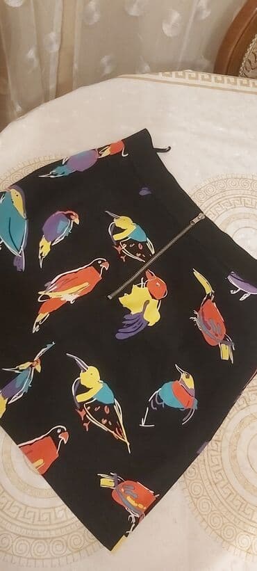 karandaş qadın ətəkləri: Əla vəziyyətdə hər iki yandan cibləri olan ətək.Qiyməti 8 manat — 4