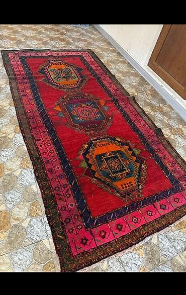 qədim xalça alıram: Xalça – əl toxuması, yundan • Dizayn: Üç mərkəzi göllü kompozisiya — 1