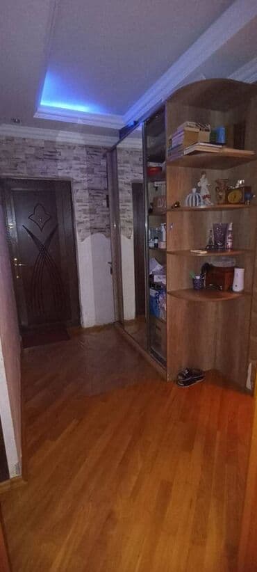 aylıq kirayə ev: Suraxanı rayonu,Qaracuxurda massallah marketin yanında,9 — 9