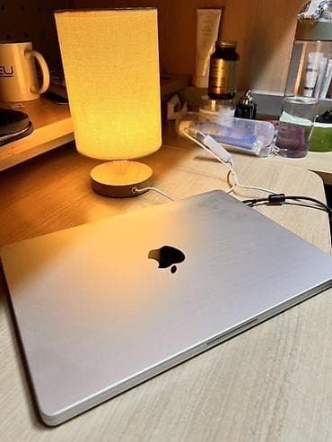 macbook pro 17 inch fiyat: Apple MacBook Pro 14" M5 2025 (gümüş) Koreyadan almişam cəmi 5 dəfə — 3
