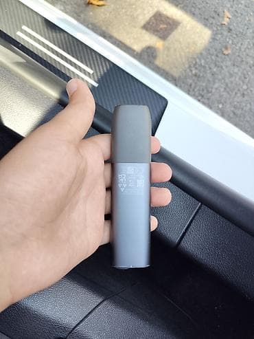 IQOS ILUMA ONE tütün qızdırma cihazı, tünd boz rəngdə və kompakt, oval — 3