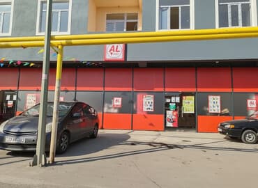 mingecevir emlak: Market satilir. Bineqedi merkez. üzərində 4 dənə 2 otaq ev. Evlərdə — 1